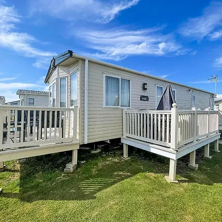 8 Berth Caravan For Hire At St Osyth Beach Holiday Park In Essex Ref 28013Fi Clacton-on-Sea Exterior photo