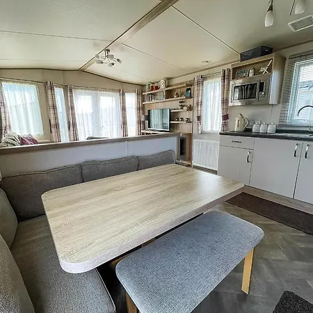 8 Berth Caravan For Hire At St Osyth Beach Holiday Park In Essex Ref 28013Fi Clacton-on-Sea Exterior photo