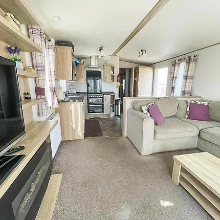 8 Berth Caravan For Hire At St Osyth Beach Holiday Park In Essex Ref 28013Fi Clacton-on-Sea Exterior photo
