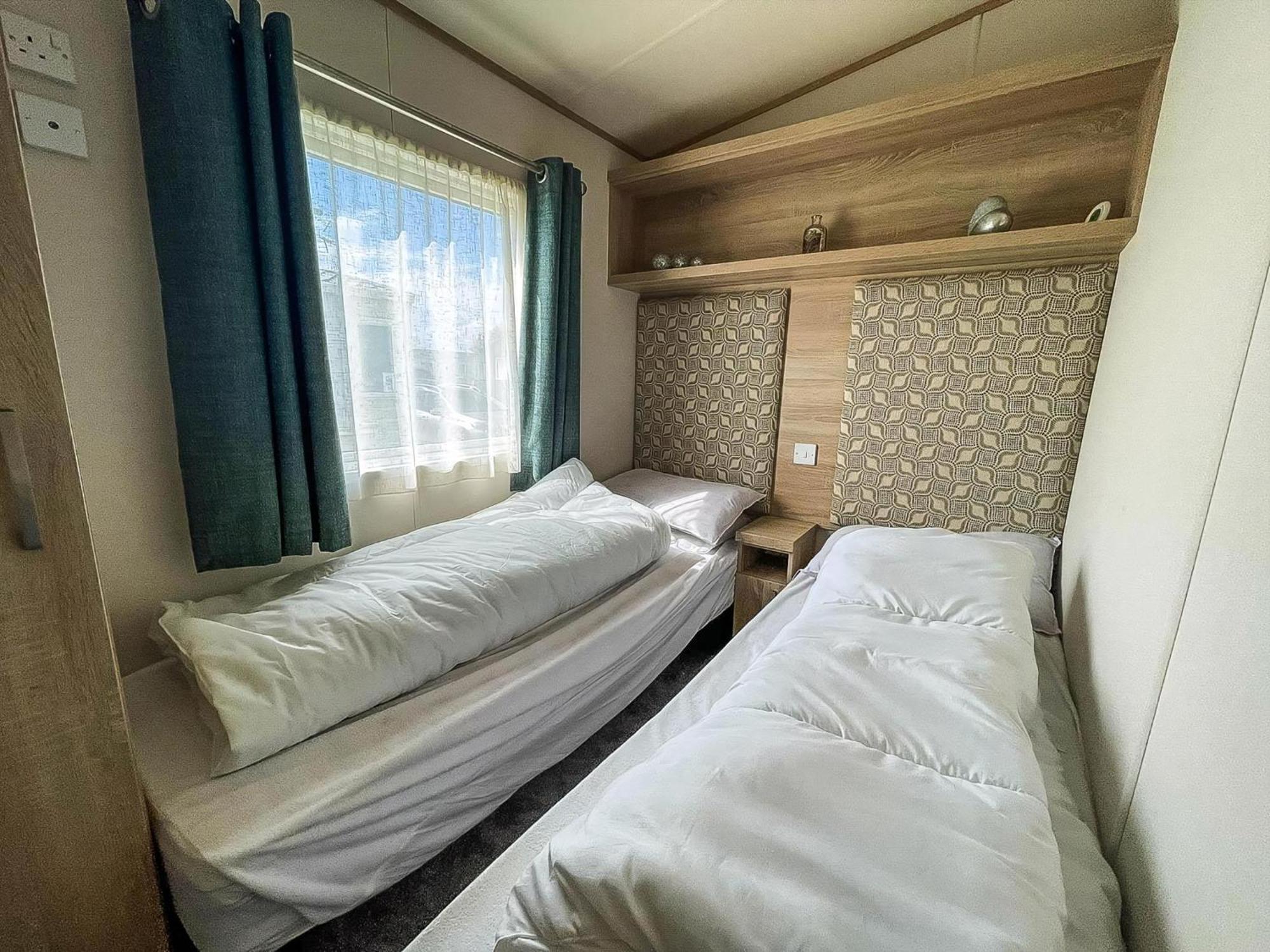 8 Berth Caravan For Hire At St Osyth In Essex Ref 28013fi Campsite