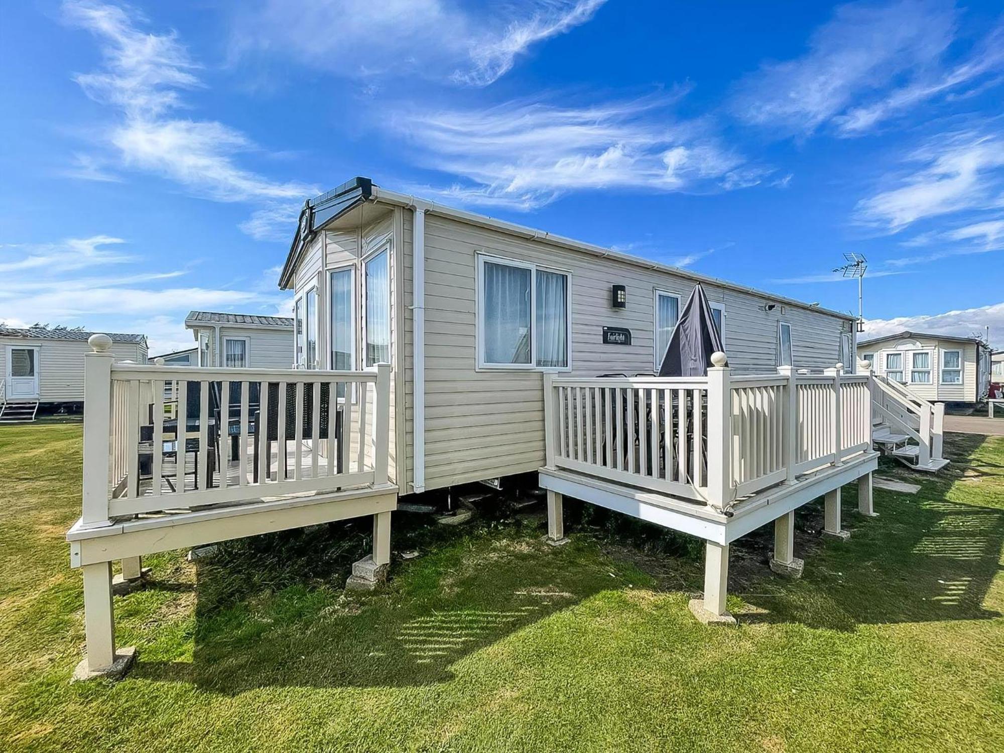 8 Berth Caravan For Hire At St Osyth In Essex Ref 28013fi Campsite Clacton-on-Sea