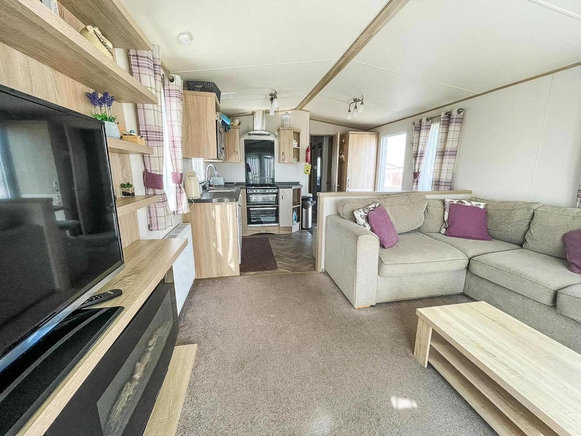 Campsite 8 Berth Caravan For Hire At St Osyth In Essex Ref 28013fi
