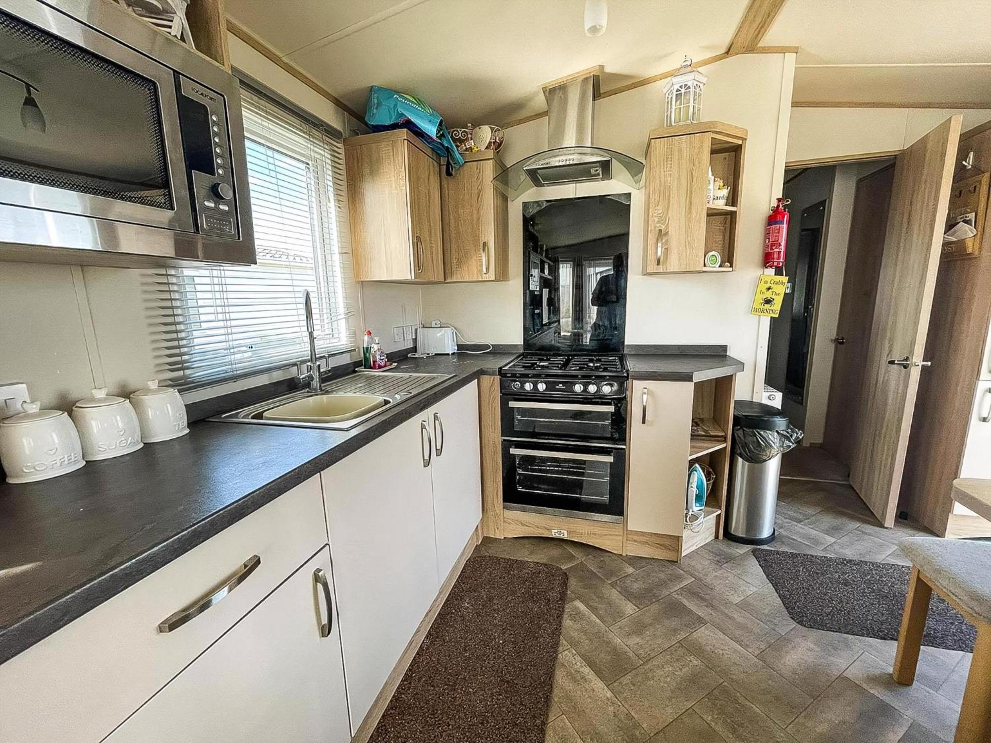 8 Berth Caravan For Hire At St Osyth In Essex Ref 28013fi Campsite Clacton-on-Sea